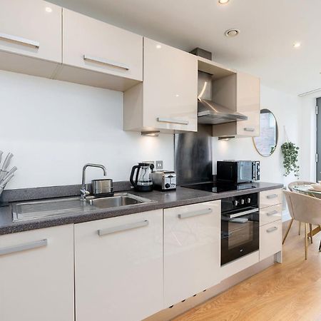 Exclusive Apartment - City Centre - Free Parking -Wifi Netflix- Juliet Balcony Лідс Екстер'єр фото